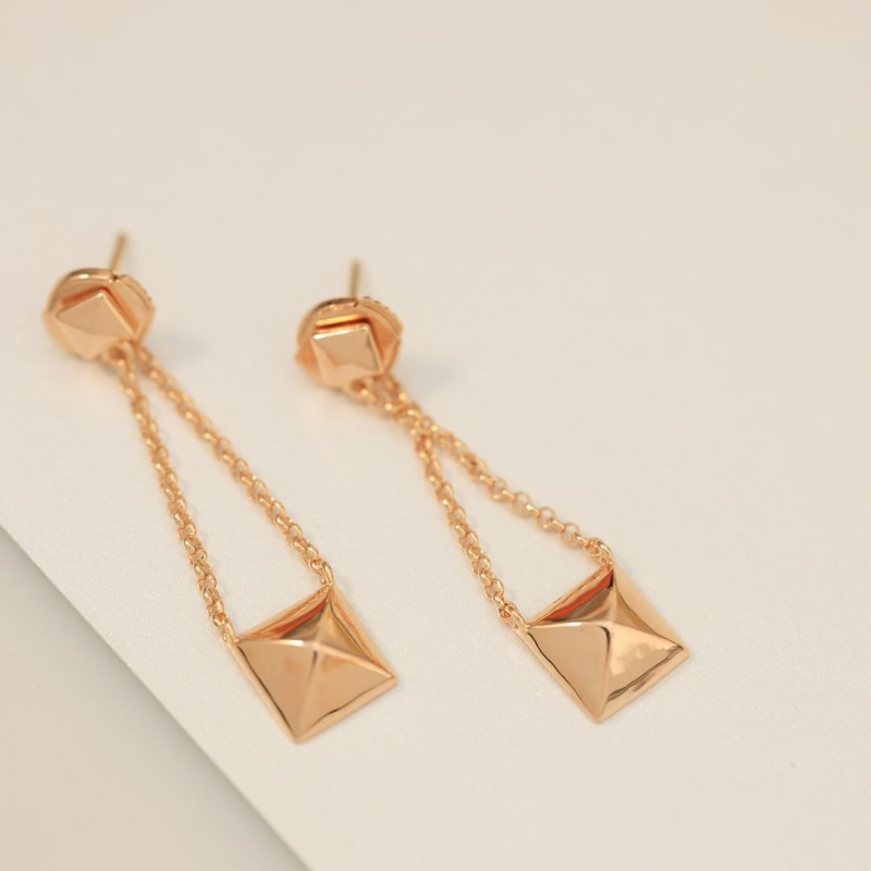 H**me5 earrings